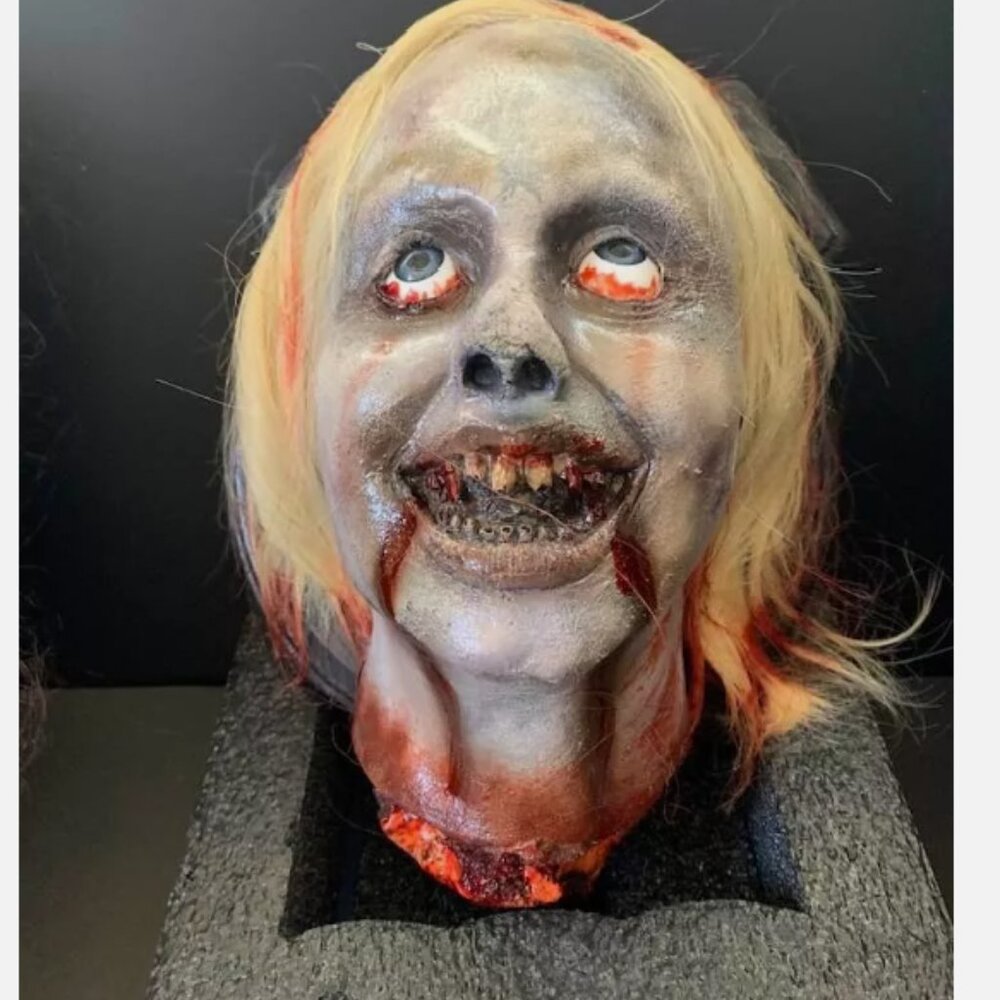Vampire -Lucia the Leach Trophy Head Prop (Vampire/Horror Fans)